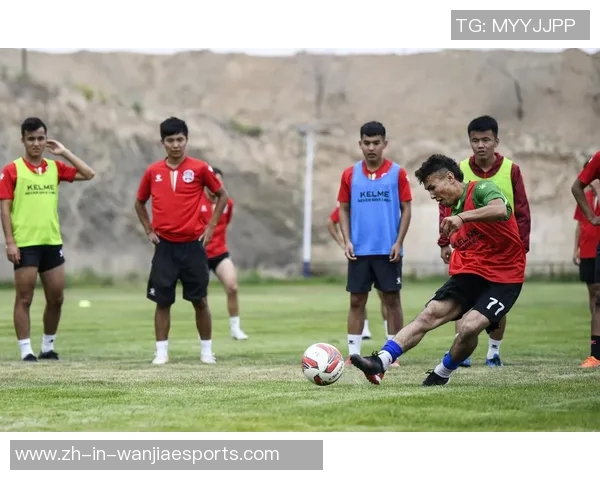 男足足球巨星的辉煌之路与成就分析:从草根到世界顶级球员的成长轨迹 男足足球巨星的辉煌之路与成就分析:从草根到世界顶级球员的成长轨迹